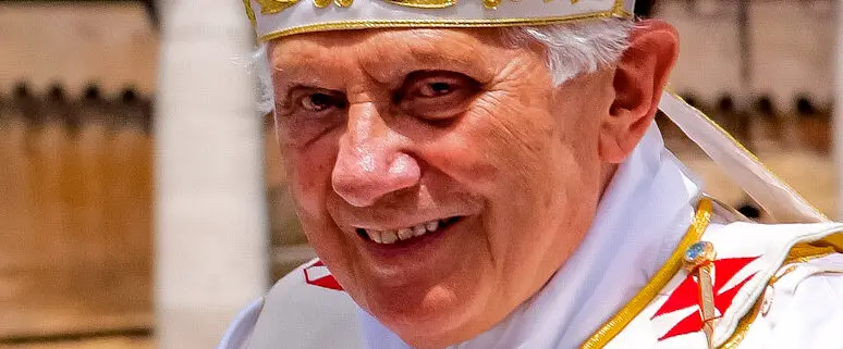 Pope Emeritus Benedict XVI was the first pope in 600 years to do what?