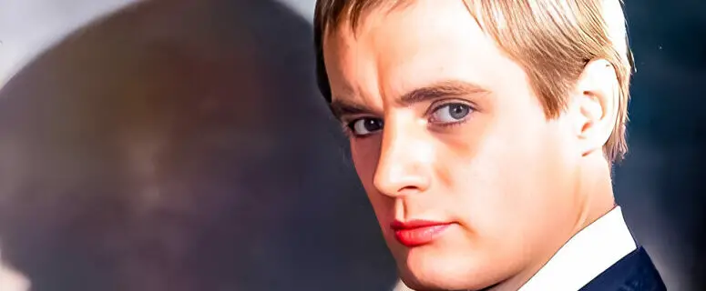 Which iconic 1960s spy drama featured David McCallum as a Russian agent?