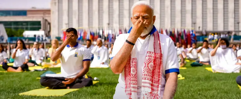 Where did Prime Minister Narendra Modi set a Guinness World Record for the most nationalities in a single yoga lesson?