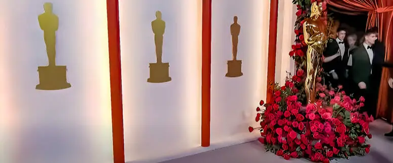 What was the color of the red carpet at the 95th Oscars?