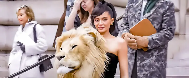 What is the lion head worn by Kylie Jenner at Schiaparelli Haute Couture Spring/Summer 2023 in Paris?