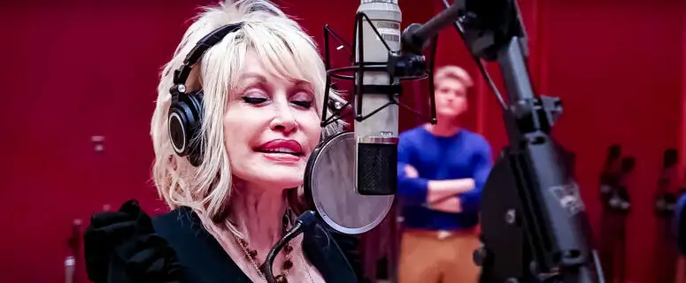 In which year did the world get a little brighter with the birth of country music icon Dolly Parton?