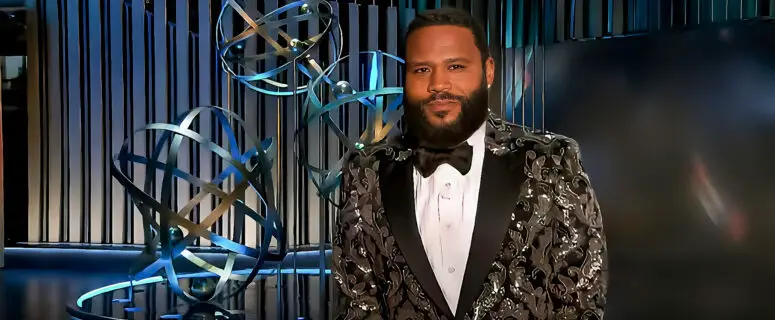 What did Anthony Anderson and his mother do to ensure the 2023 Emmys stayed on time?