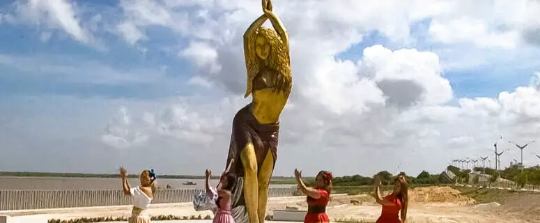 Is there a Shakira statue in Colombia?